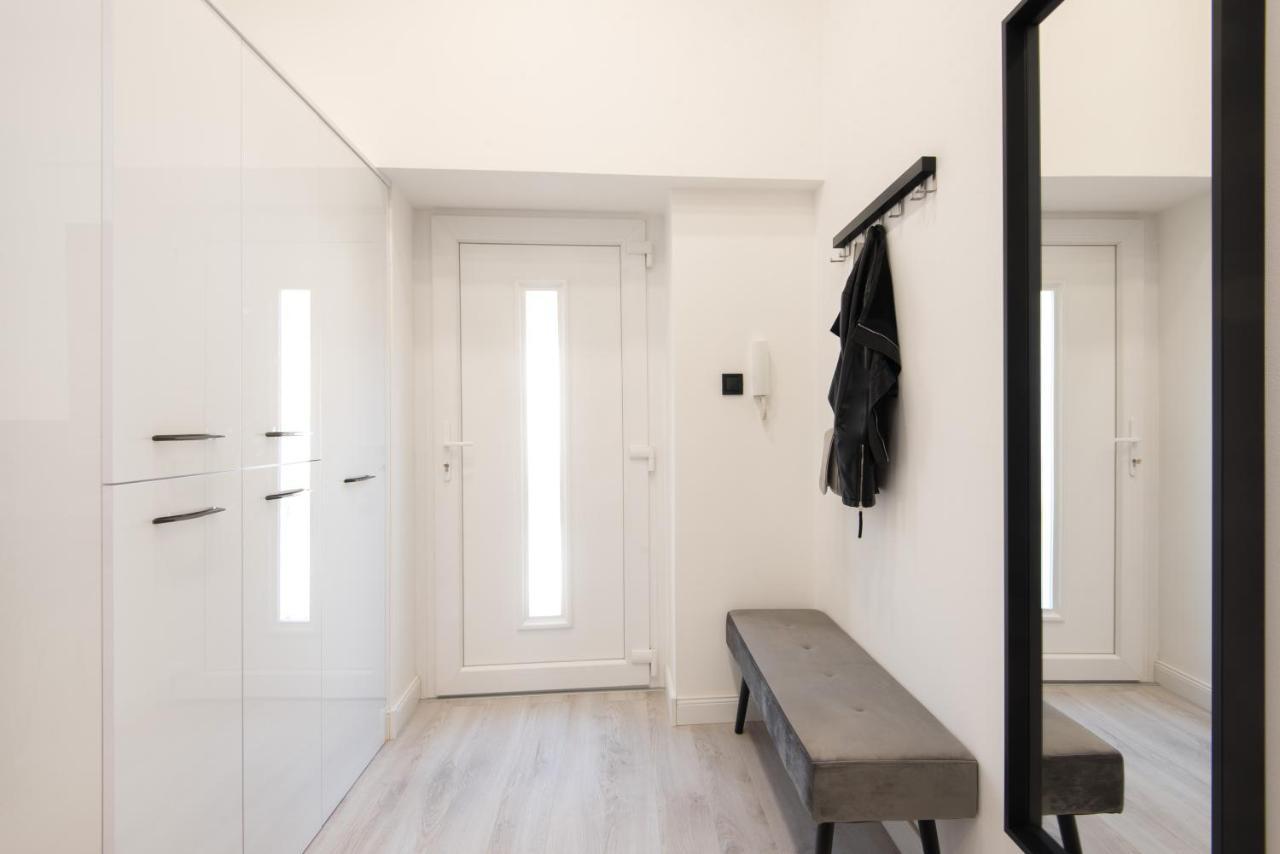 Hollo 3 Bedroom Downtown Apartment — Photos 1